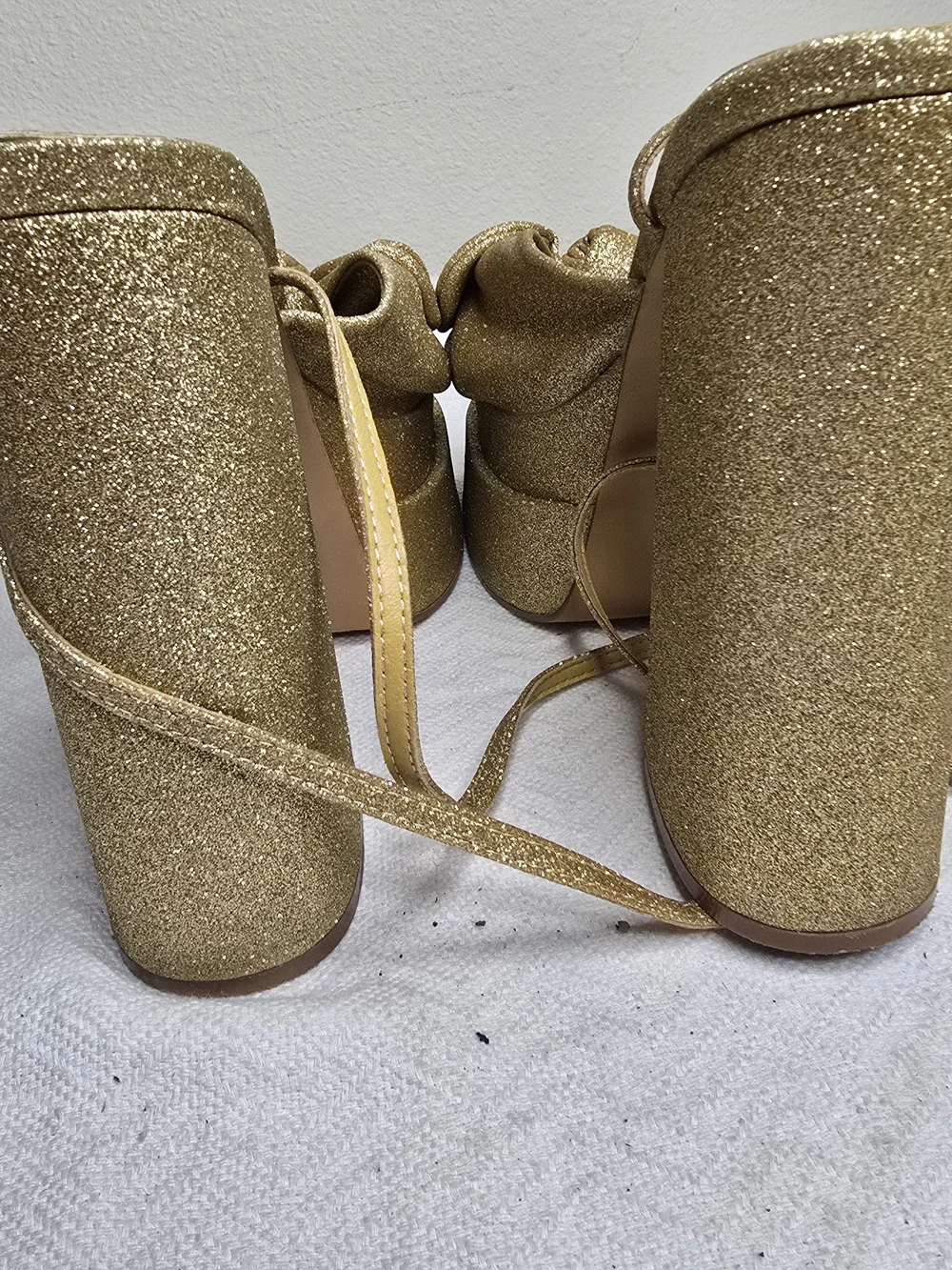 Lemonade Hot Sauce Gold Platform Bow Heels – Women's Size 9
